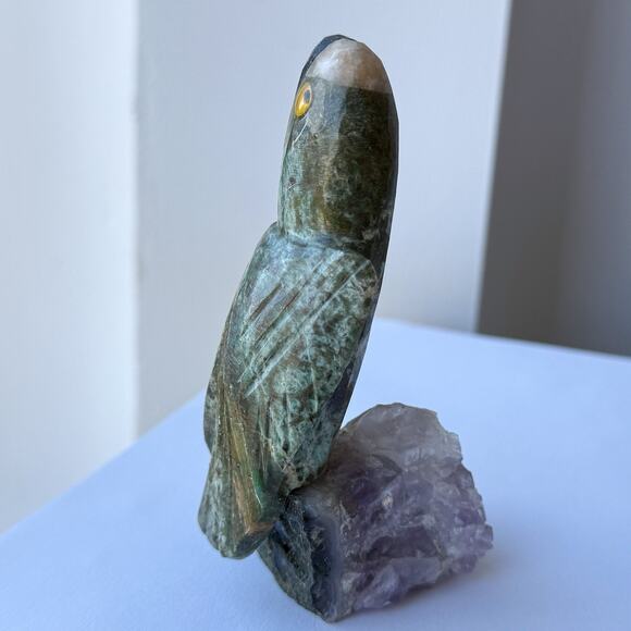 Green Parrot Bird Perched on Amethyst Crystal Stone Figurine Gemstone 4 1/2" - Picture 6 of 10